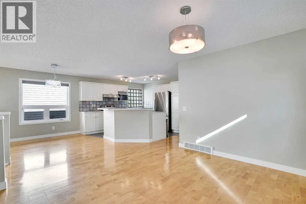 307 Arbour Grove Close NW