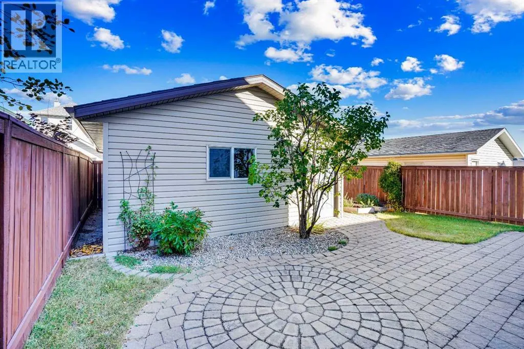 307 Arbour Grove Close NW