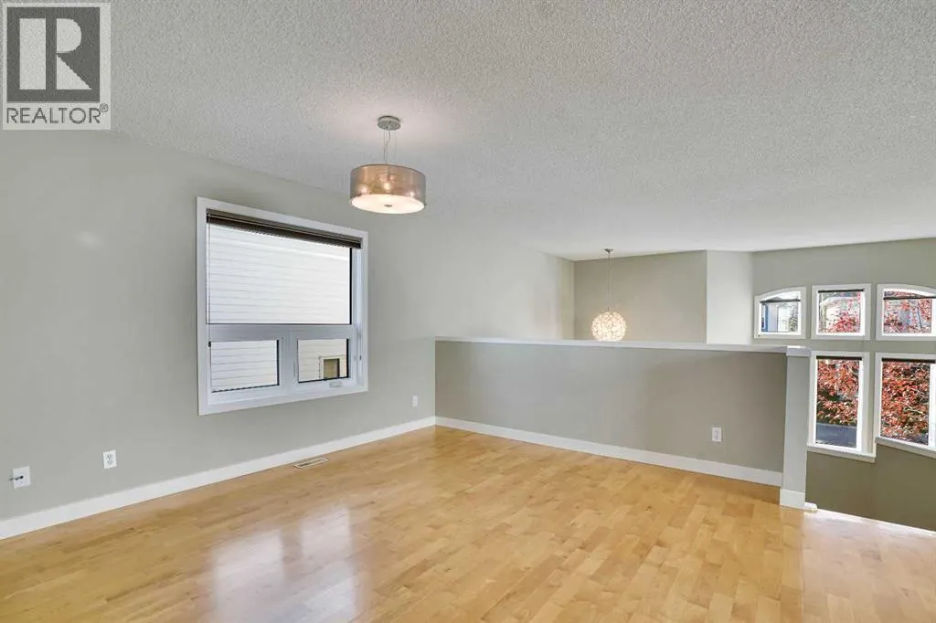 307 Arbour Grove Close NW