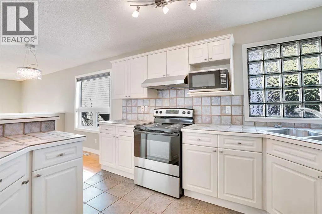 307 Arbour Grove Close NW