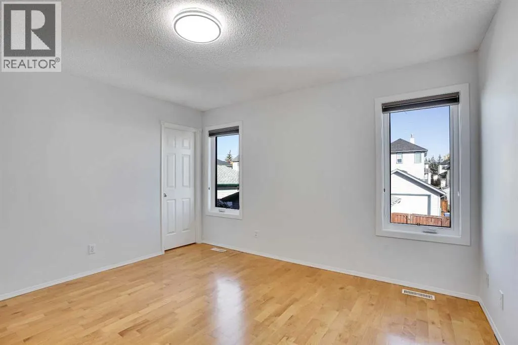 307 Arbour Grove Close NW