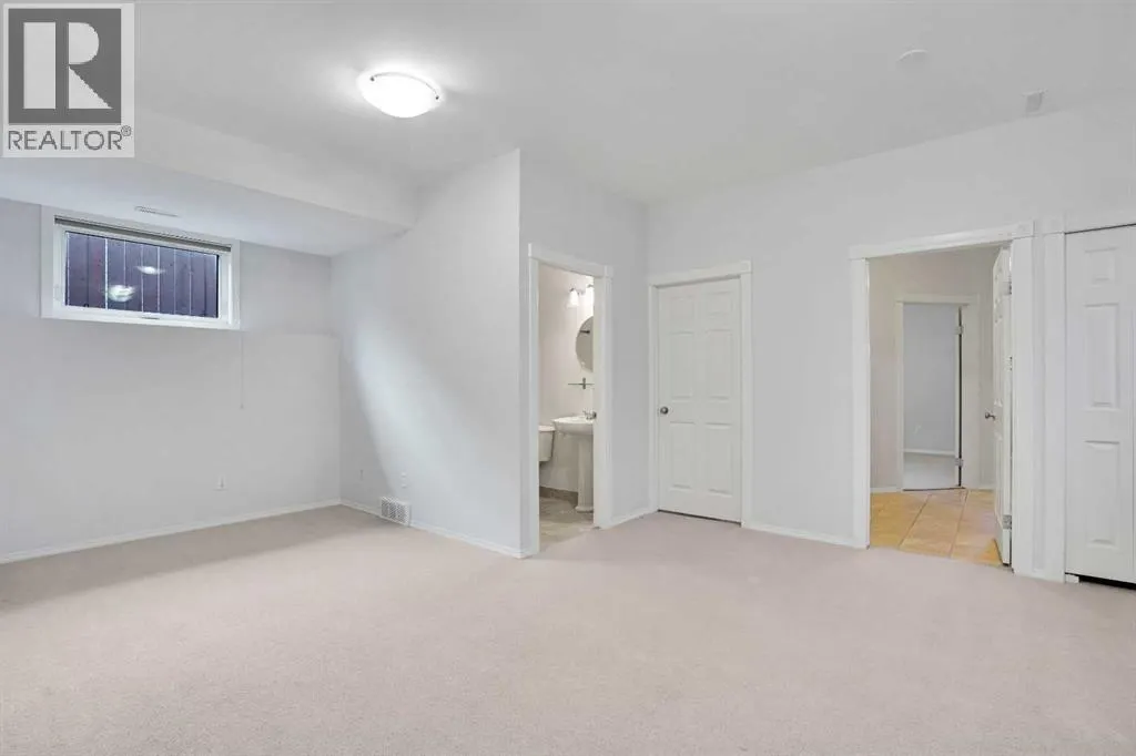 307 Arbour Grove Close NW