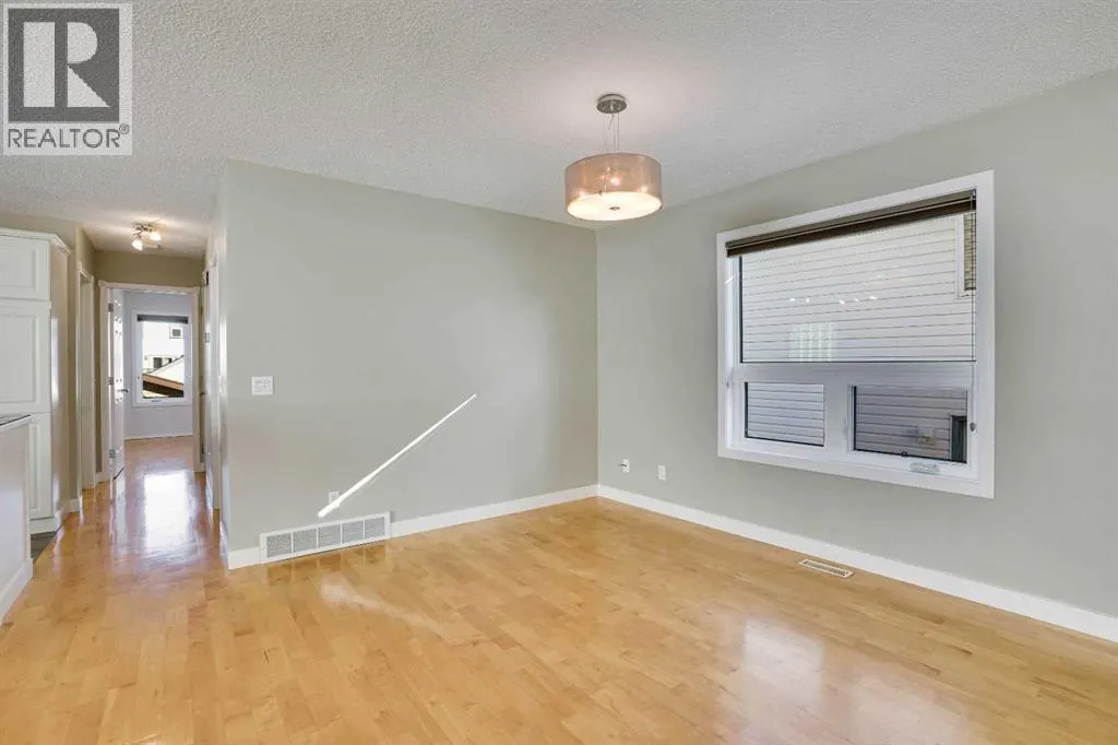 307 Arbour Grove Close NW