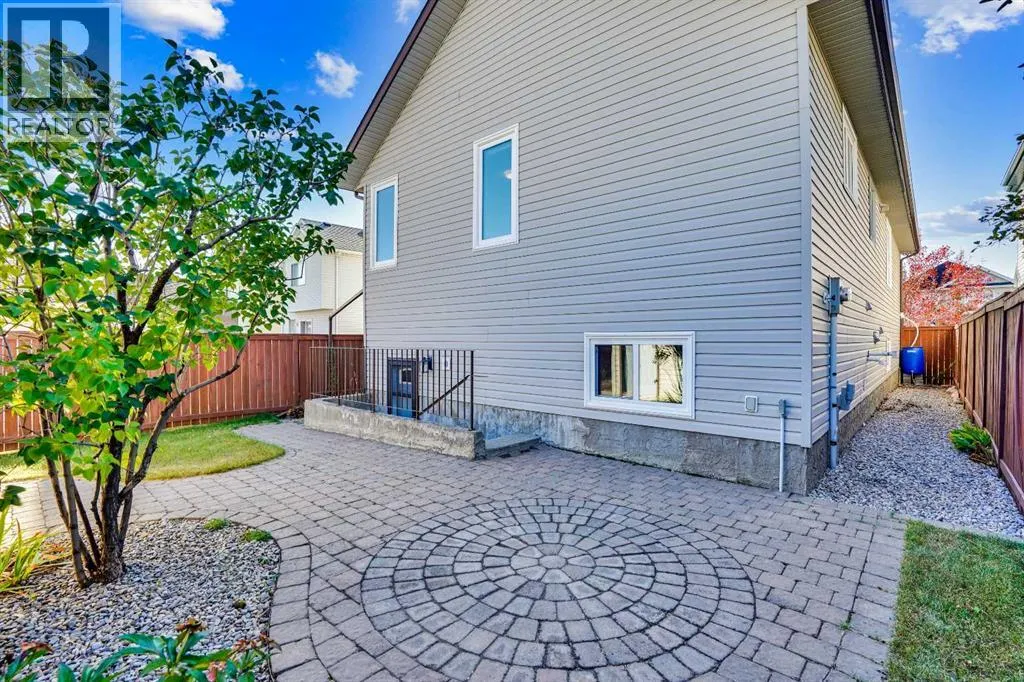 307 Arbour Grove Close NW