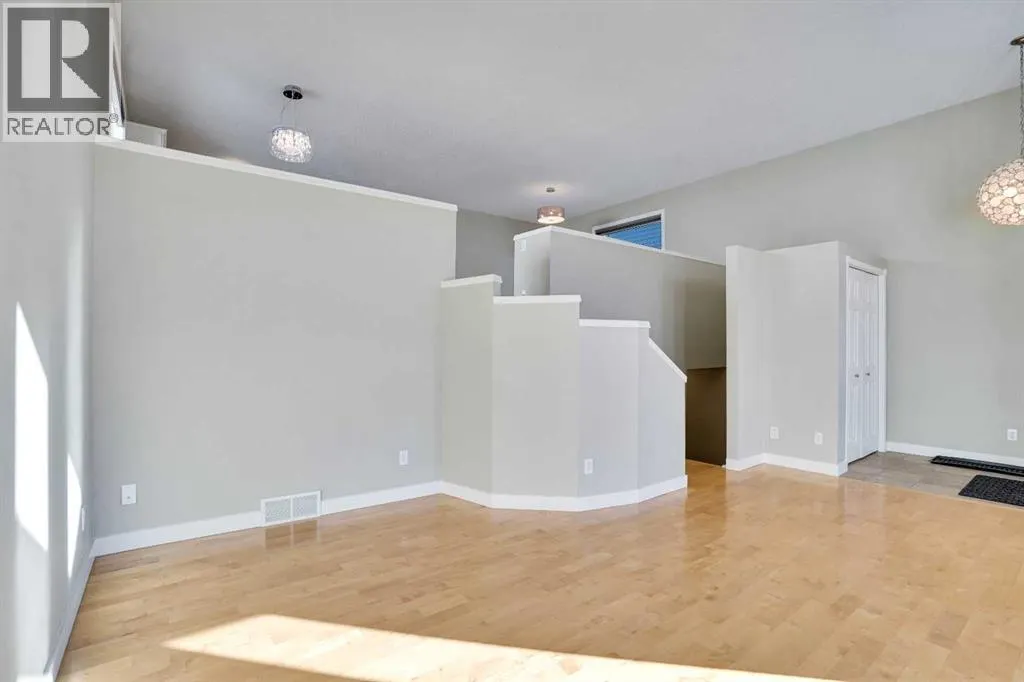 307 Arbour Grove Close NW
