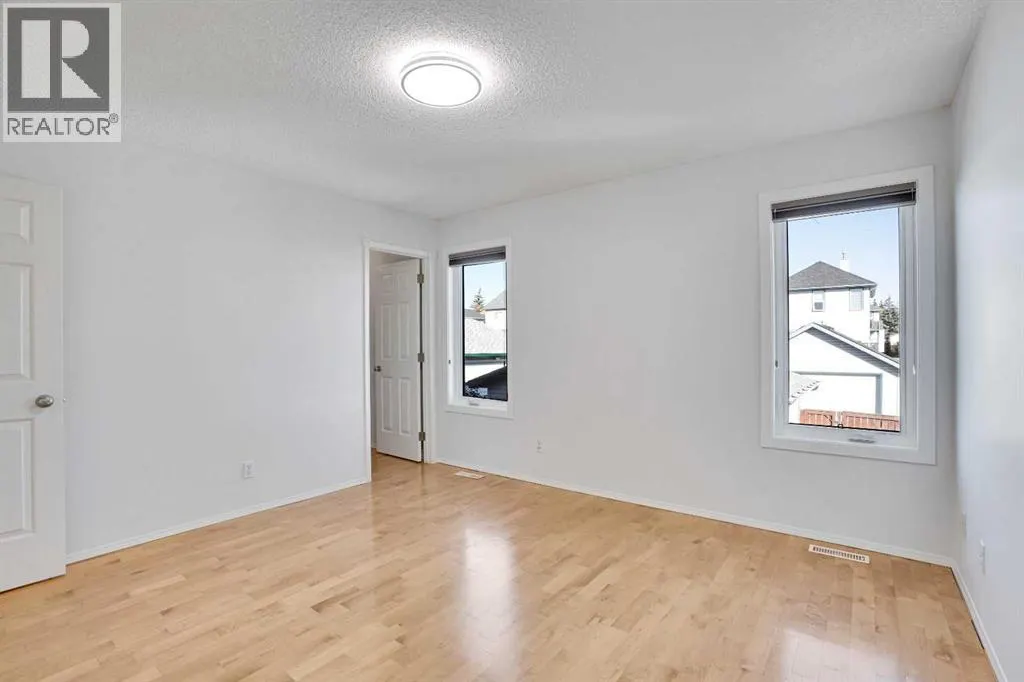 307 Arbour Grove Close NW