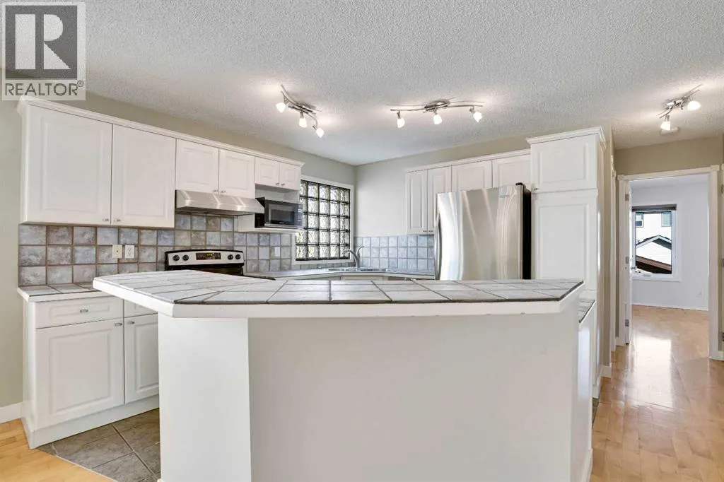 307 Arbour Grove Close NW