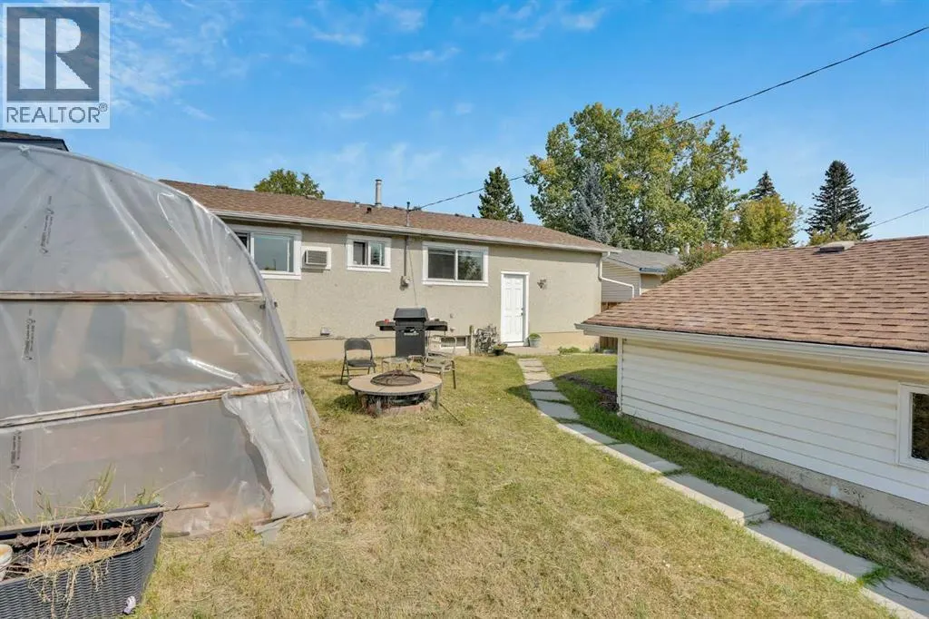 208 Maddock Way NE