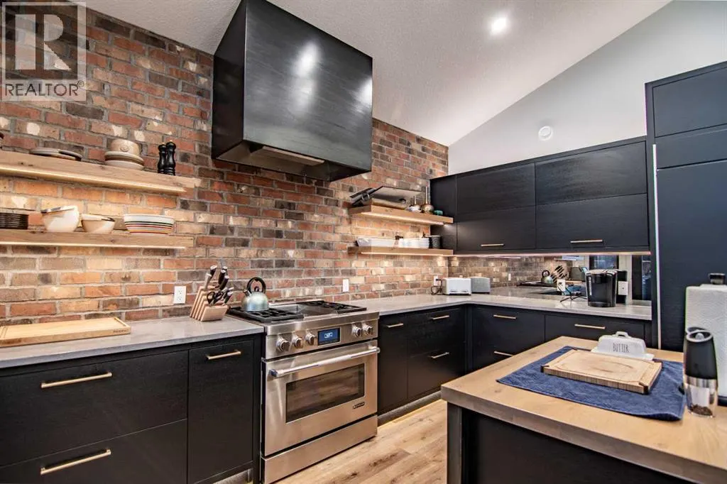 3417 Lakeshore Drive