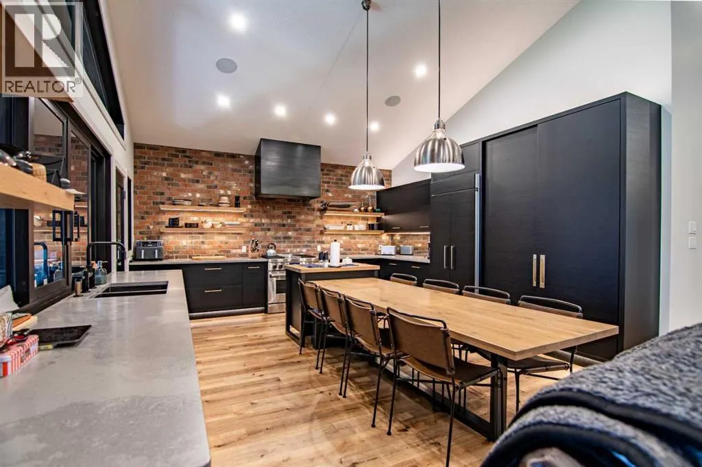 3417 Lakeshore Drive