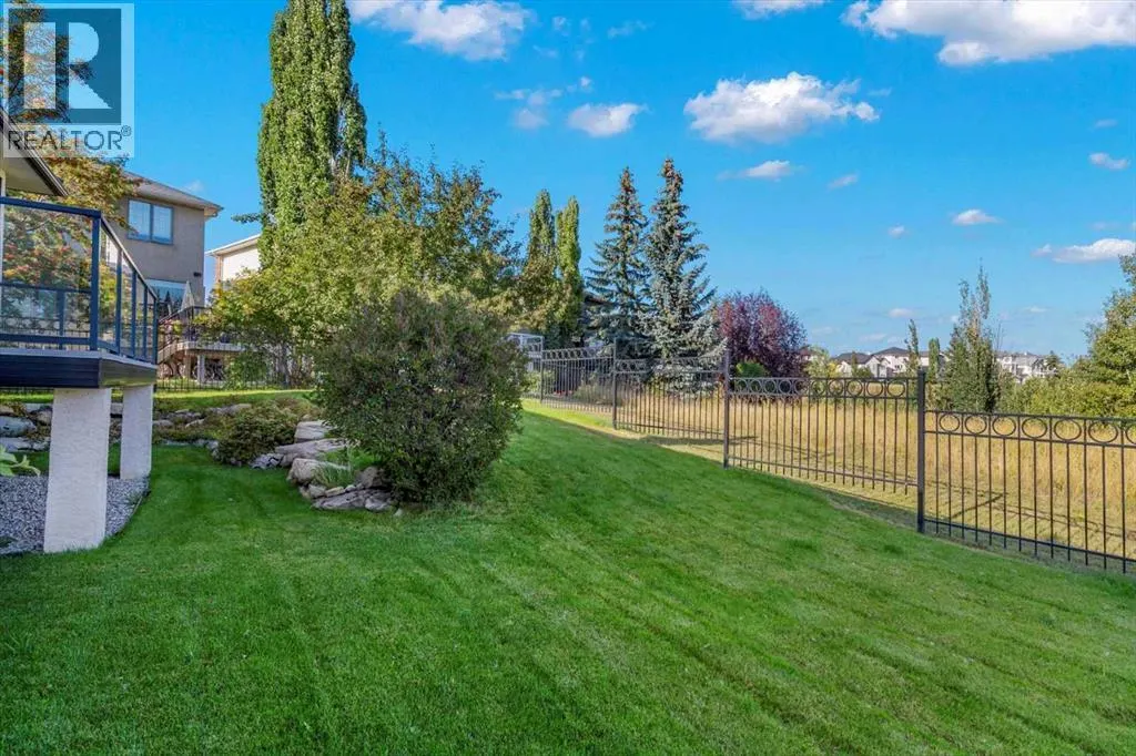 82 Arbour Crest Mount NW
