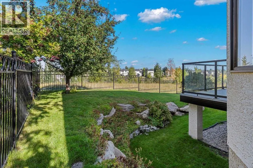 82 Arbour Crest Mount NW