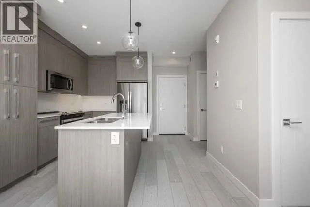 1315, 395 Skyview Parkway NE