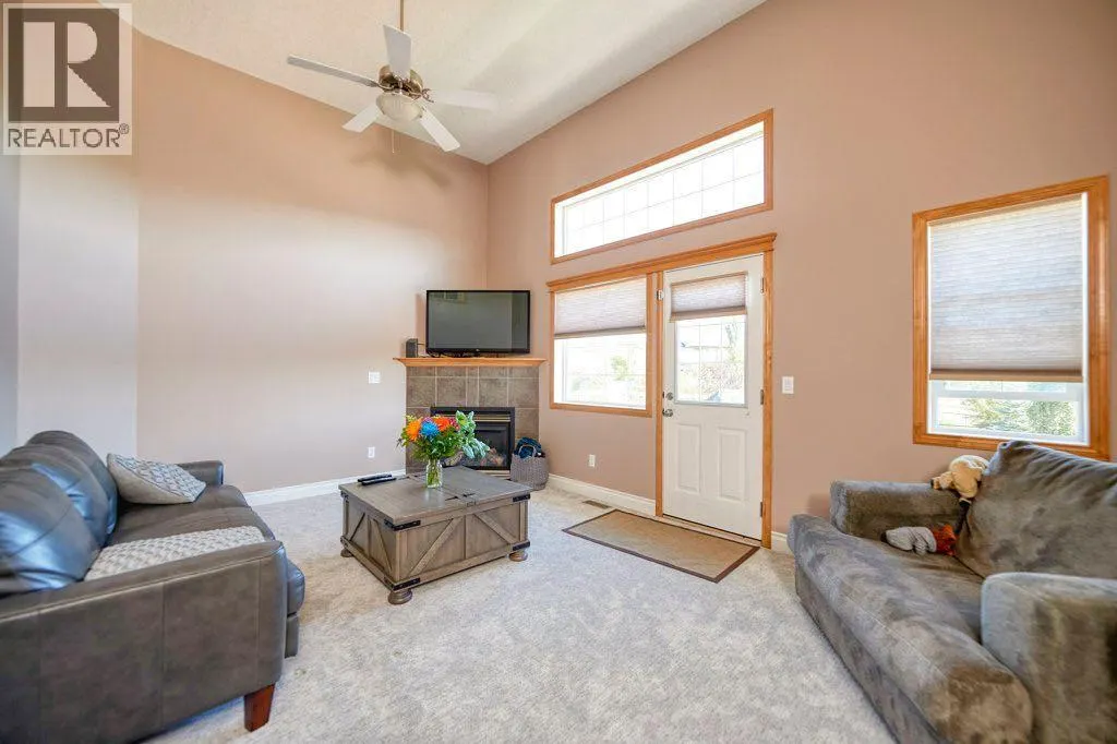 24 Cougar Ridge Mews SW