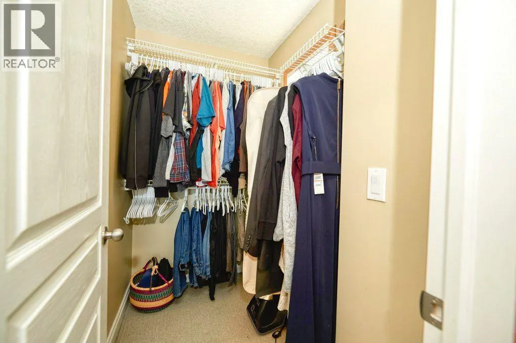 24 Cougar Ridge Mews SW