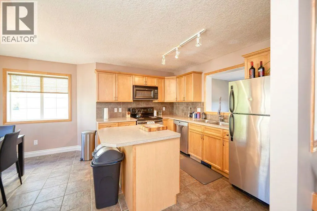 24 Cougar Ridge Mews SW