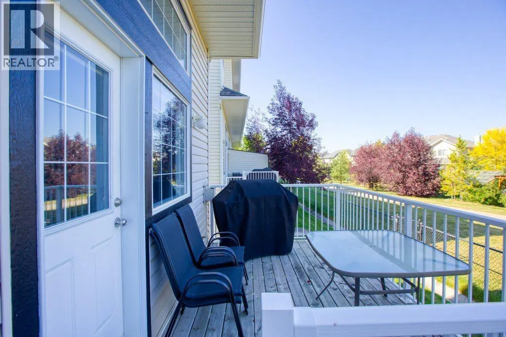 24 Cougar Ridge Mews SW