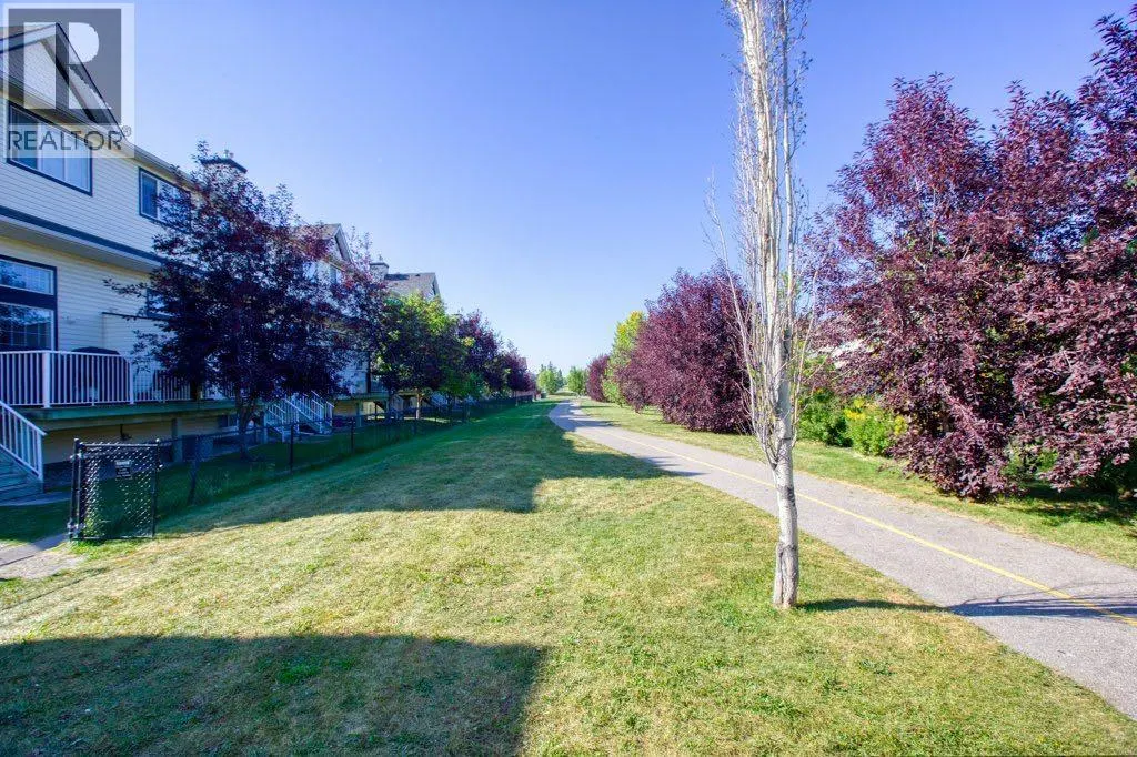 24 Cougar Ridge Mews SW