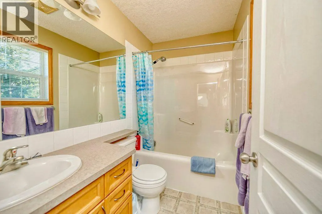 24 Cougar Ridge Mews SW