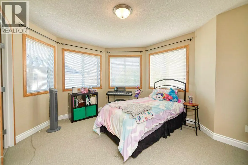 24 Cougar Ridge Mews SW