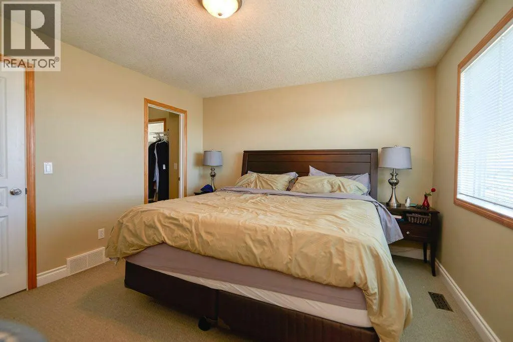 24 Cougar Ridge Mews SW