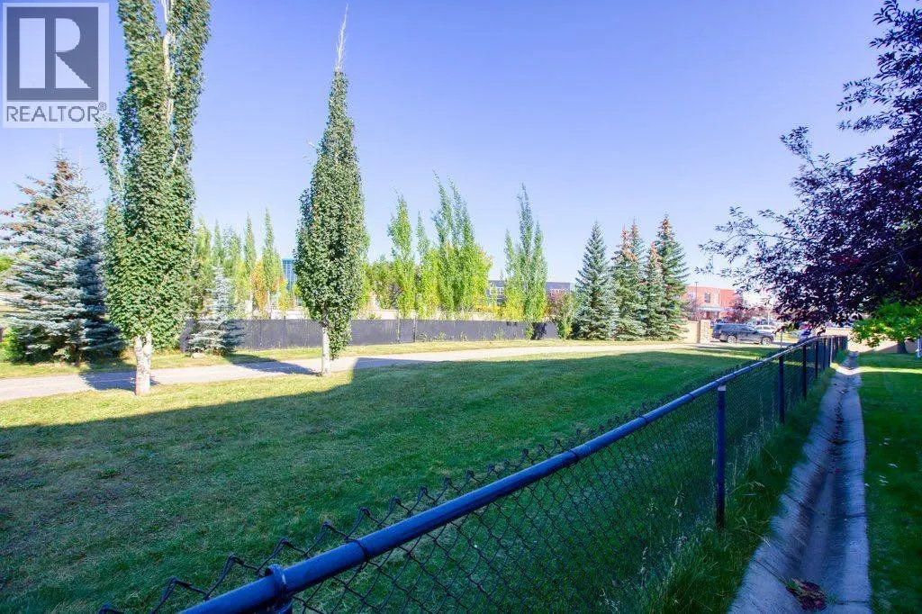 24 Cougar Ridge Mews SW