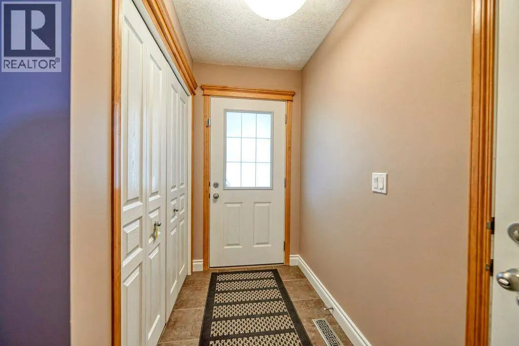 24 Cougar Ridge Mews SW