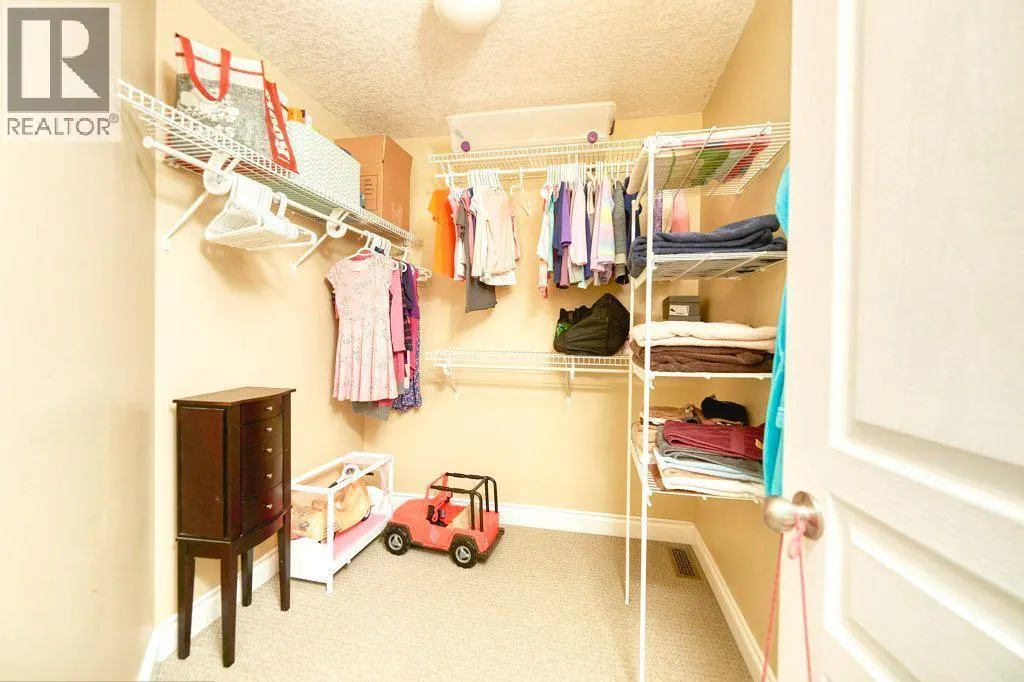 24 Cougar Ridge Mews SW