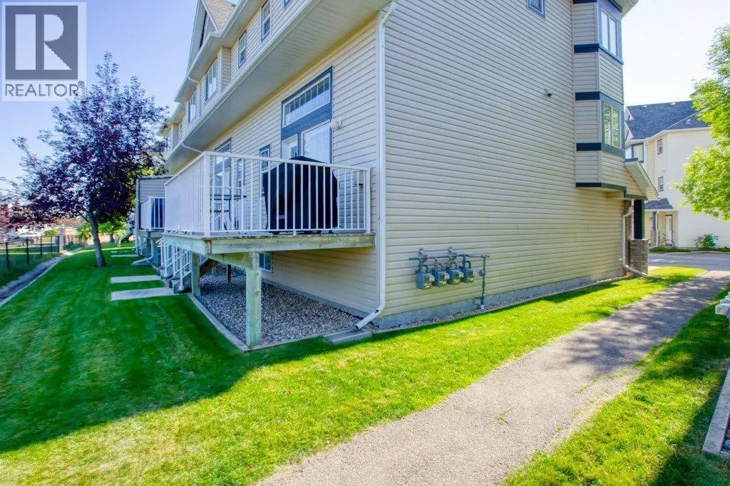 24 Cougar Ridge Mews SW
