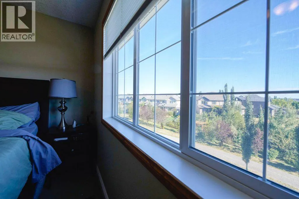 24 Cougar Ridge Mews SW