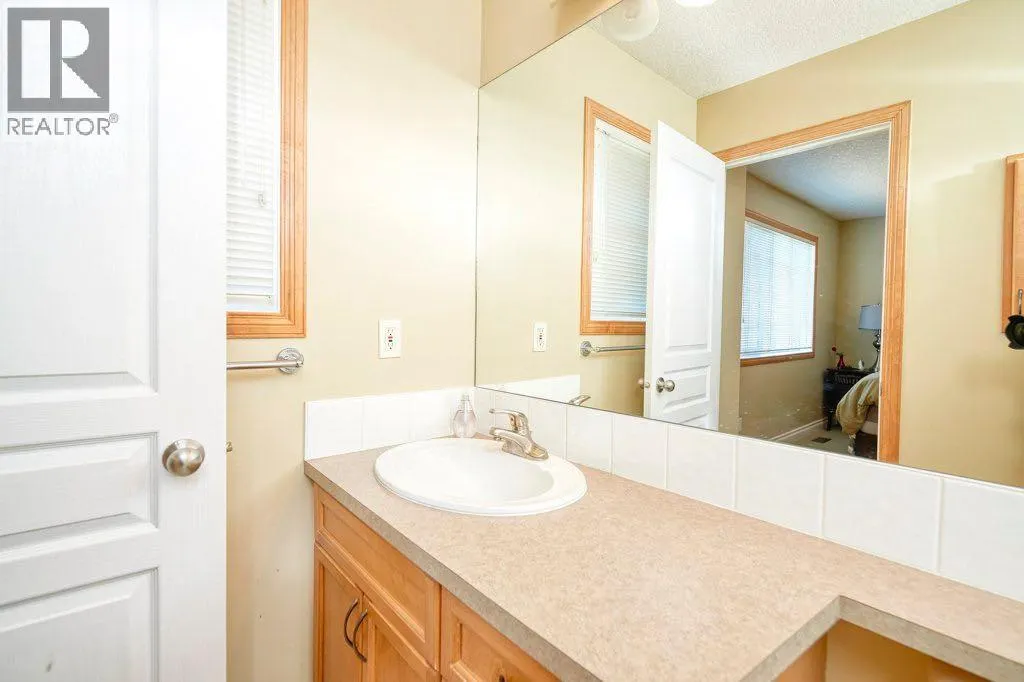 24 Cougar Ridge Mews SW