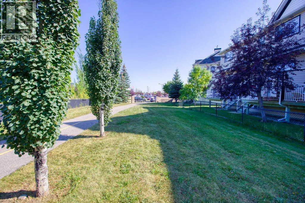 24 Cougar Ridge Mews SW