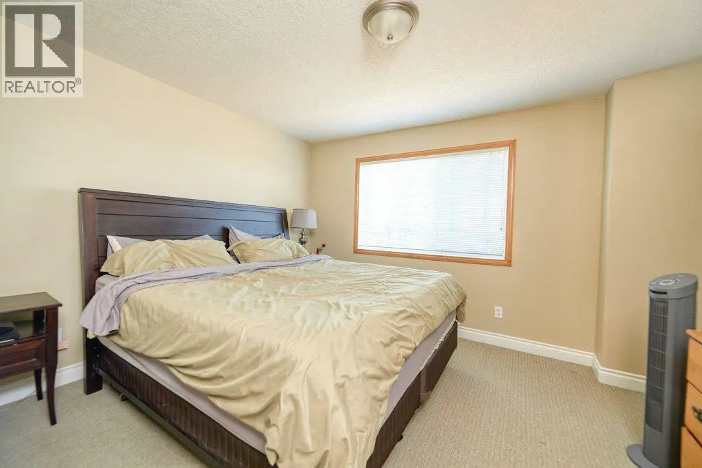 24 Cougar Ridge Mews SW