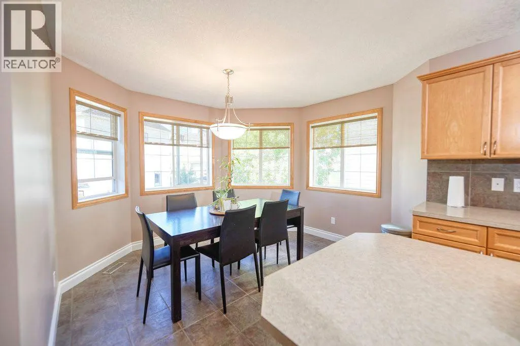 24 Cougar Ridge Mews SW