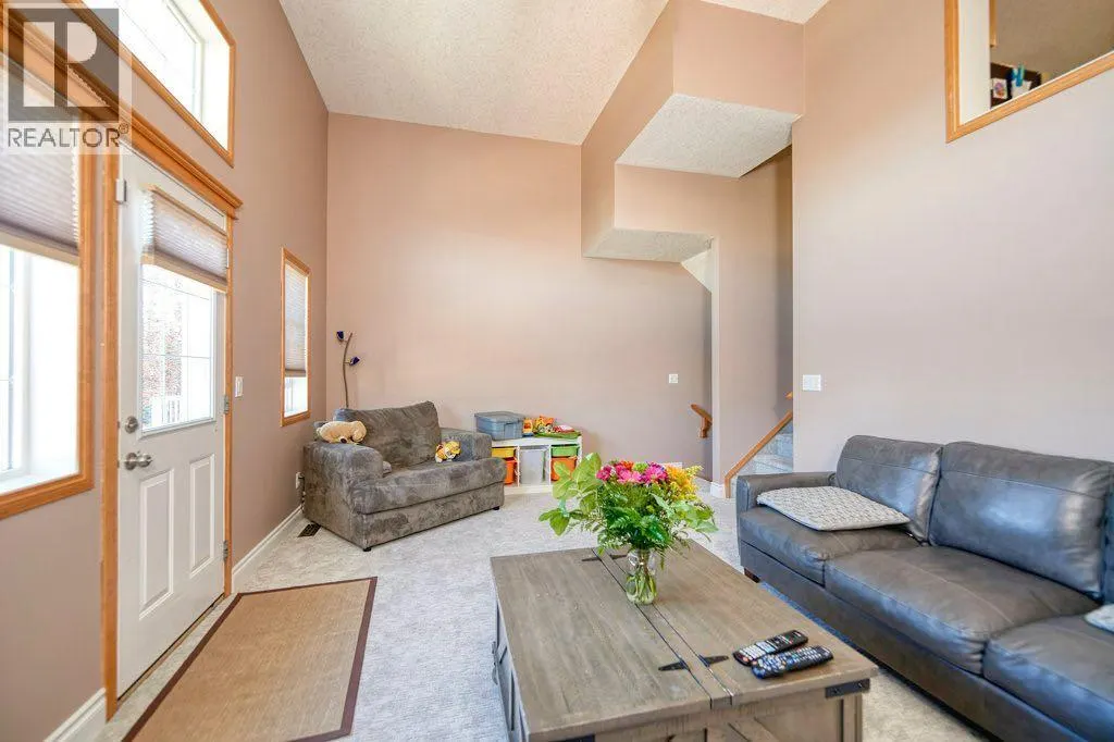 24 Cougar Ridge Mews SW