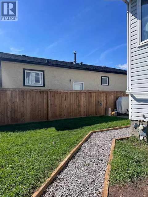 98 Westview Crescent