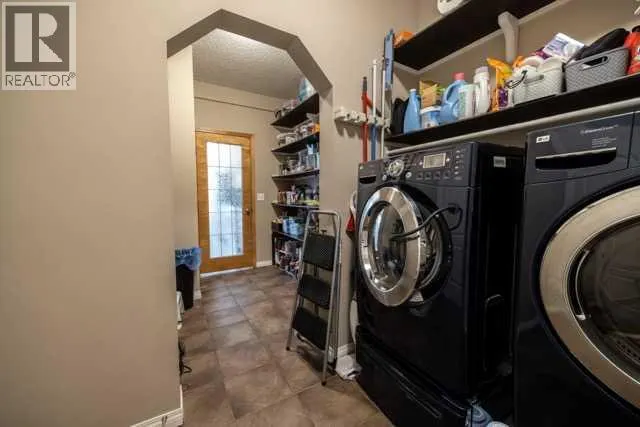 28 Crestmont Way SW