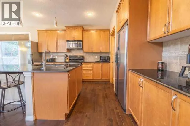 28 Crestmont Way SW
