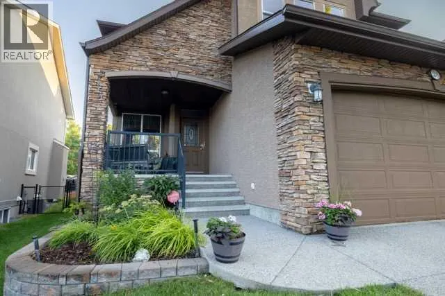 28 Crestmont Way SW