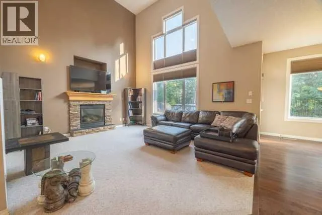 28 Crestmont Way SW