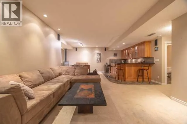28 Crestmont Way SW