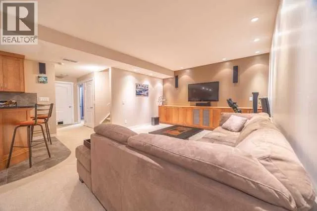 28 Crestmont Way SW