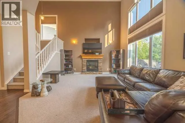 28 Crestmont Way SW