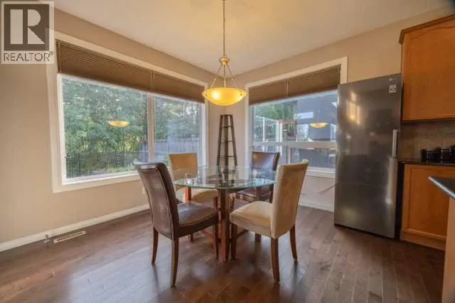 28 Crestmont Way SW