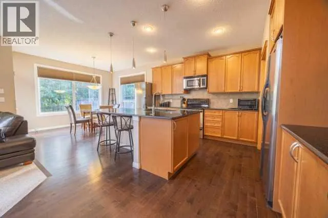 28 Crestmont Way SW