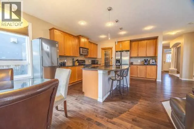 28 Crestmont Way SW