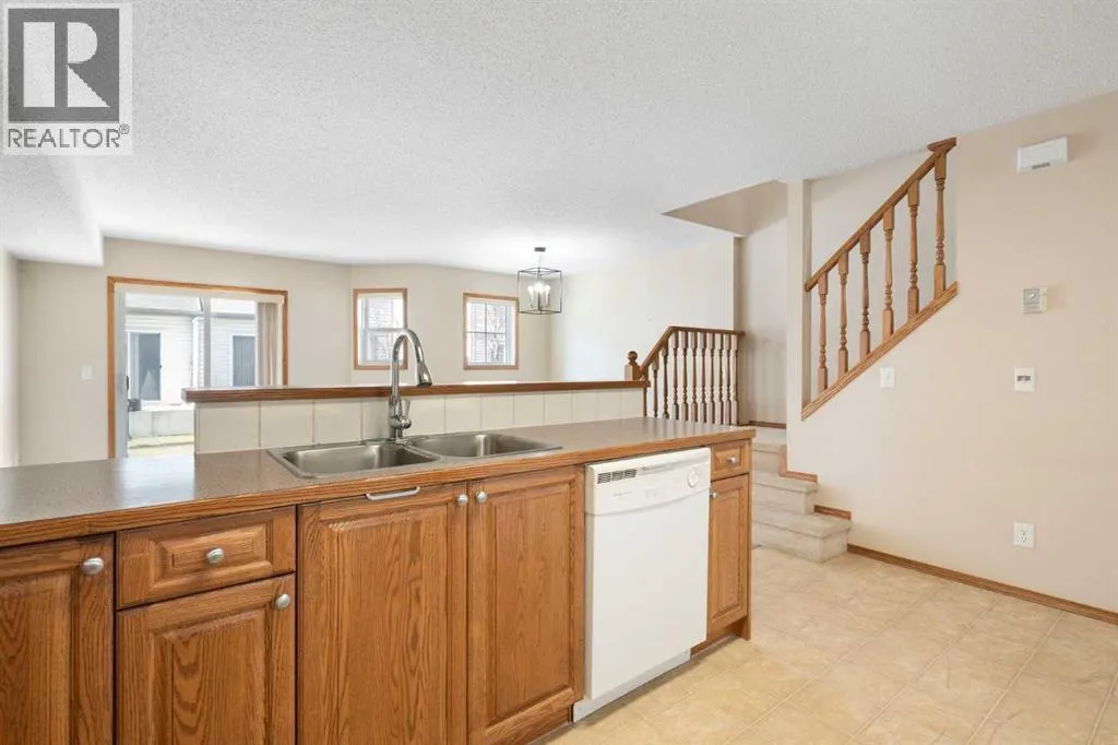 73 Saddletree Court NE