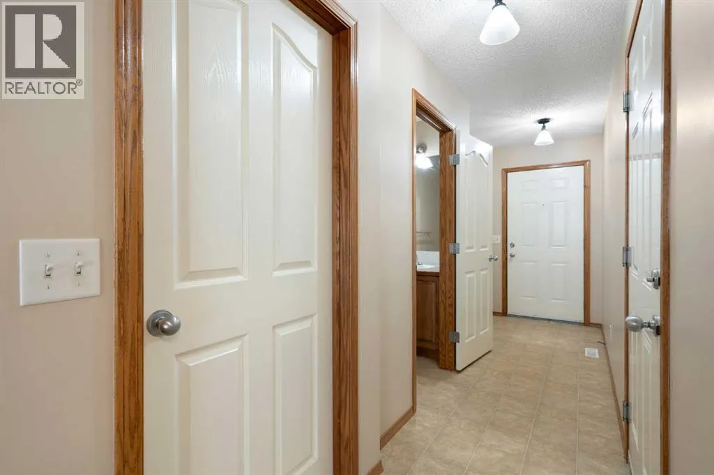 73 Saddletree Court NE