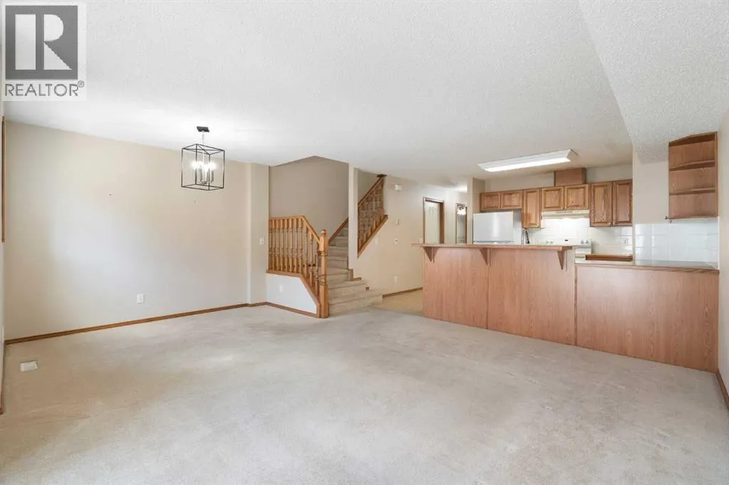 73 Saddletree Court NE