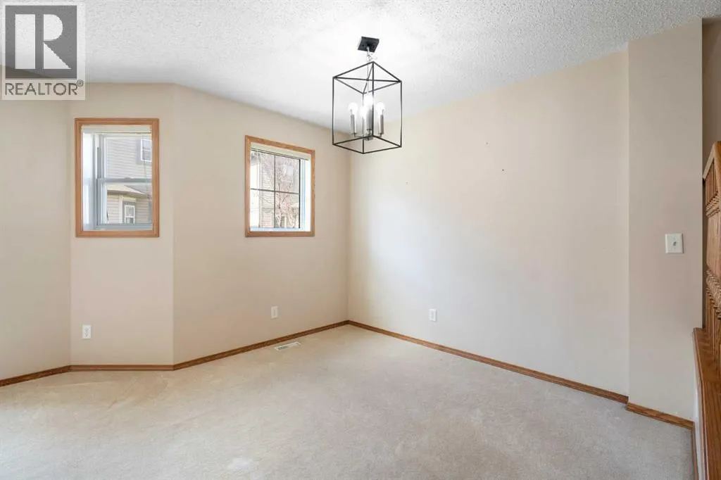 73 Saddletree Court NE